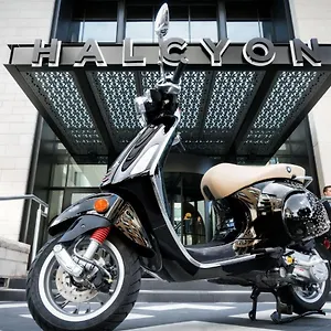 Halcyon - A In Cherry Creek **** DEN
