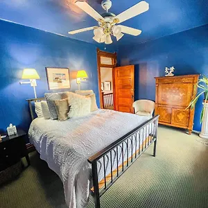 Bed & Breakfast Off Broadway